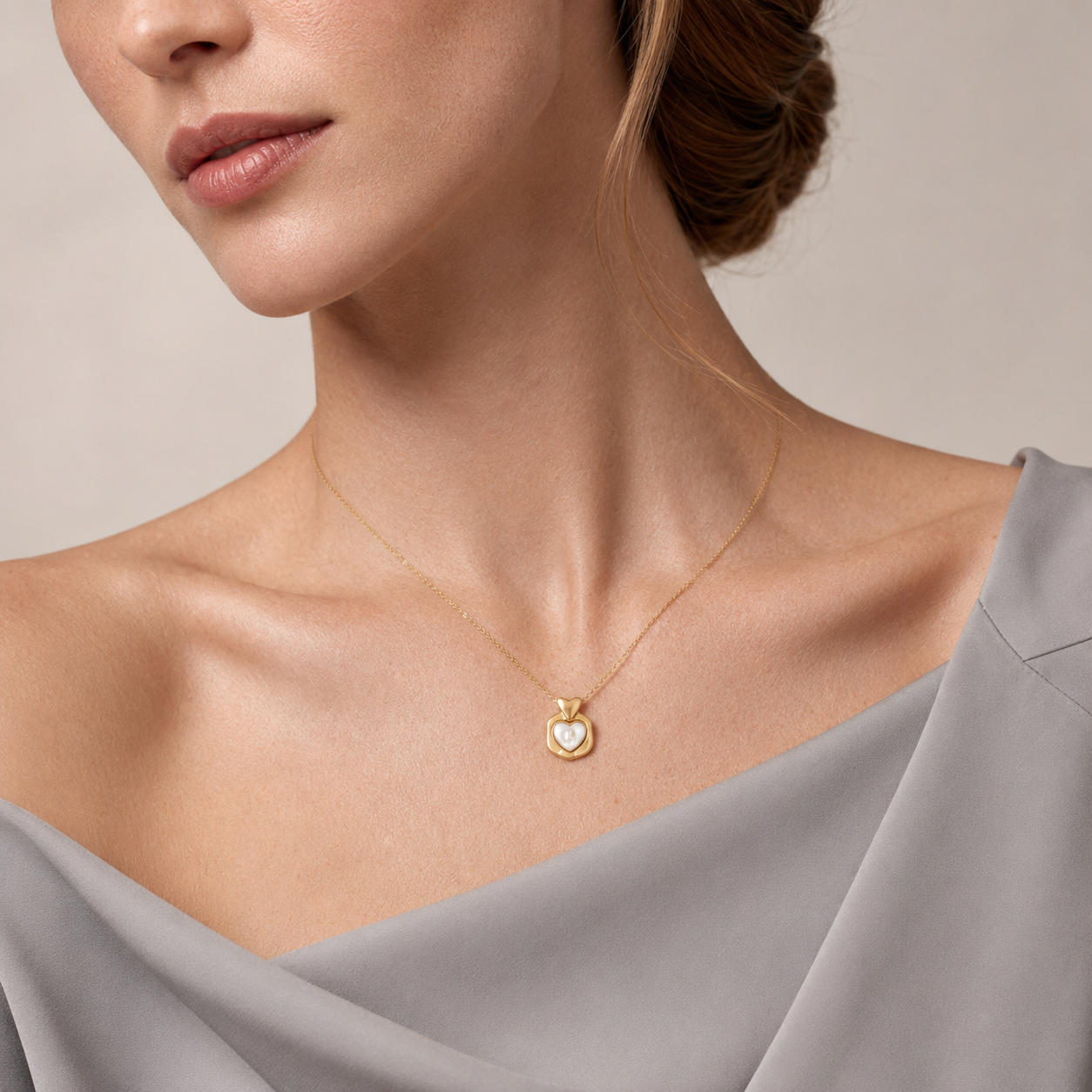 Model wearing MINARIA Pearl Heart Necklace